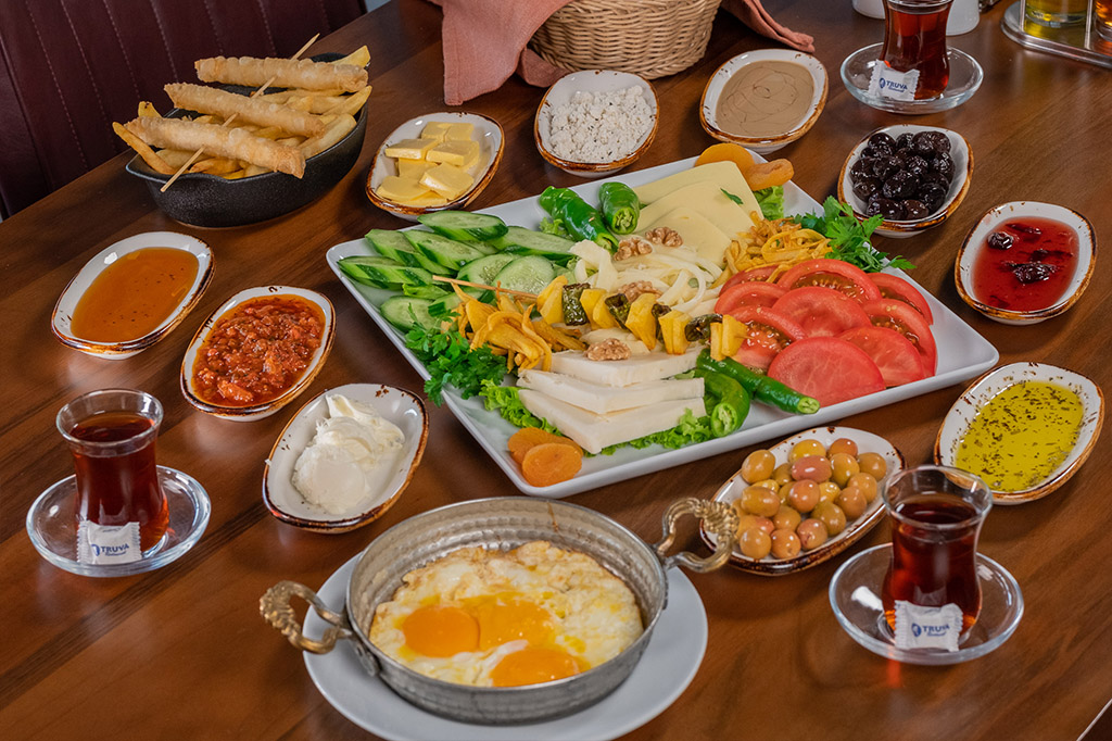 İki Kişilik Serpme Kahvaltı/Mixed Breakfast